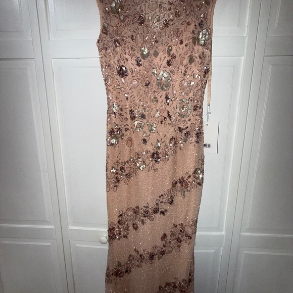 Mac Duggal Nude Silver Bateau Neck Cap Sleeve Floral Beaded Trumpet Gown Size 8 - Picture 13 of 17